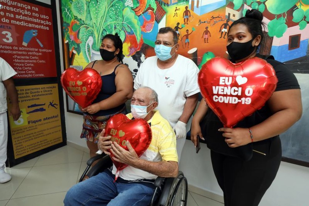 IDOSO SAI DO HOSPITAL