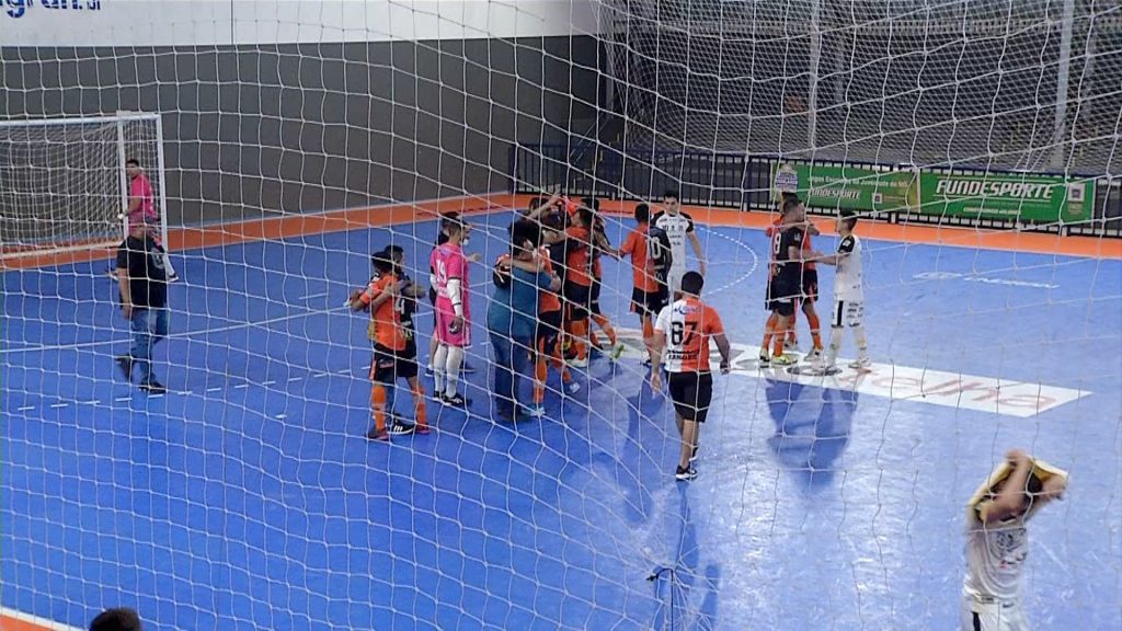 Miranda Futsal comemora gol em jogo contra Juventude AG pela Copa Morena de Futsal 2021 (Foto: João Vieira/TV Morena)