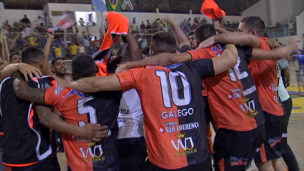 Miranda Futsal comemorando classificação para decisão da Copa Morena de Futsal 2021 (Foto: João Carlos Corrêa/TV Morena)