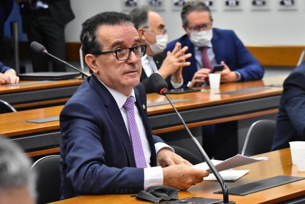 Deputado federal Hélio Costa (REPUBLICANOS/SC) durante reunião da Comissão de Trabalho, de Administração e Serviço Público da Câmara dos Deputados (Foto: Reila Maria/Câmara dos Deputados)