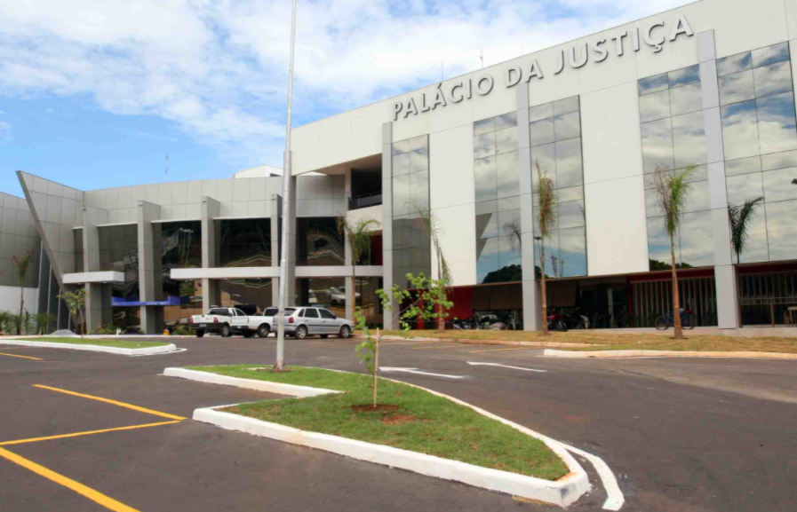 Judiciário fecha as portas