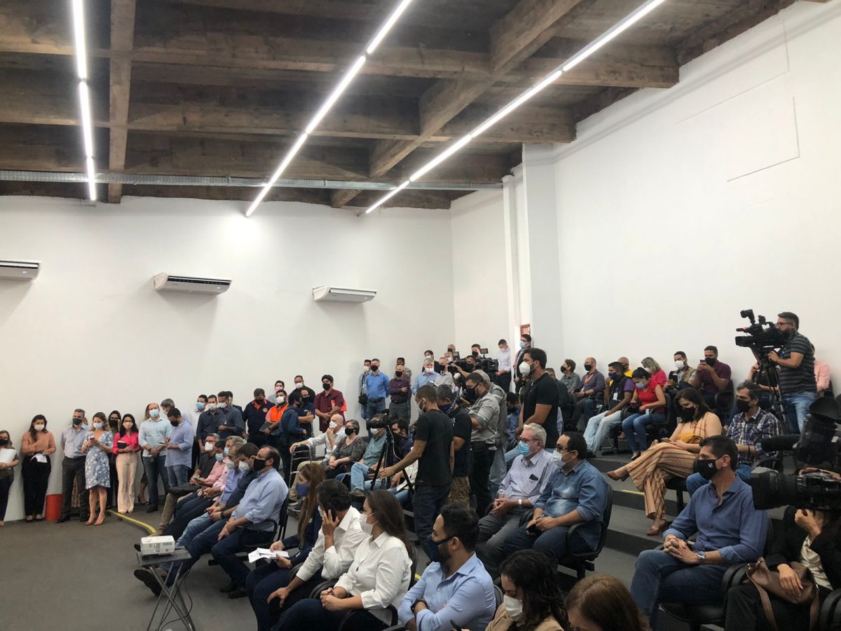 Reunião na teatro do Paço da Prefeitura de Campo Grande