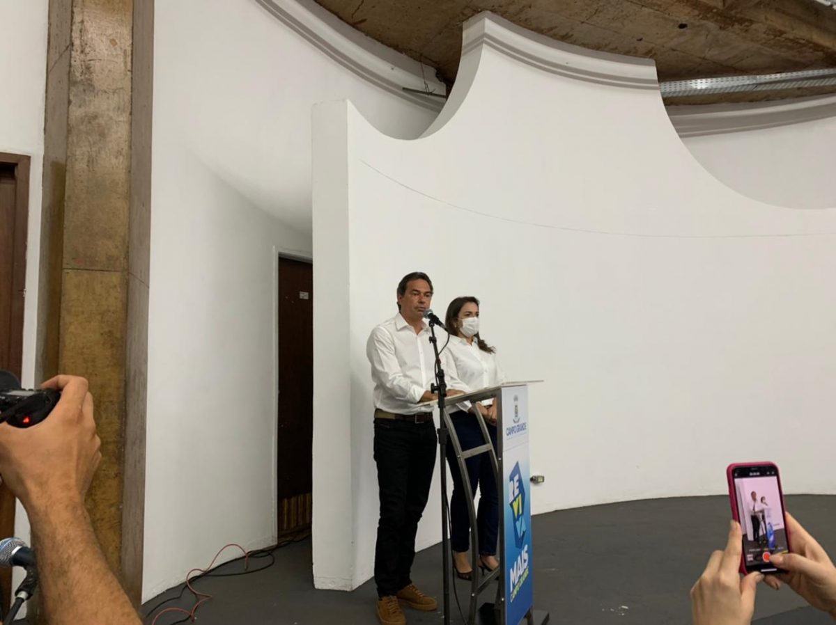 Reunião para tratar sobre tempestade aconteceu no teatro da prefeitura.