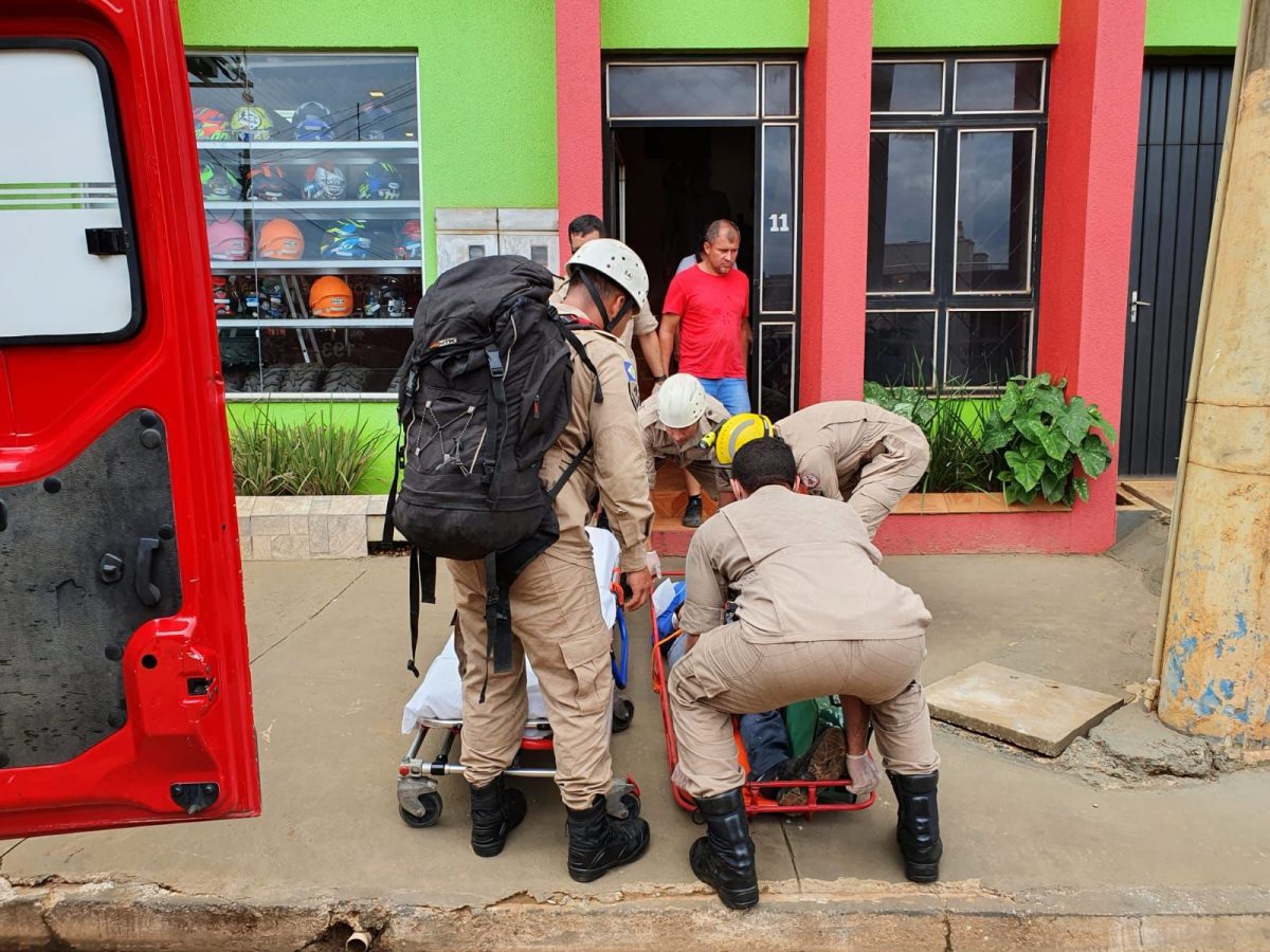 Homem eletrocutado realizava manutenção em um telhado