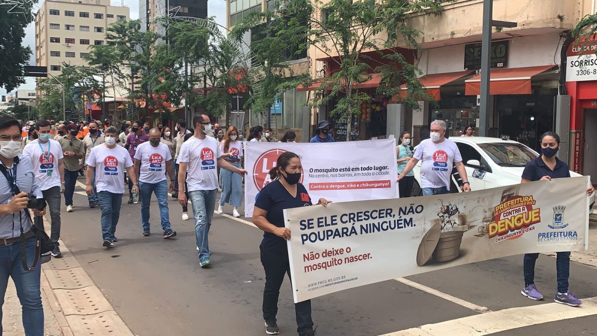 Passeata aconteceu na região central. (Foto: Cristiano Arruda).