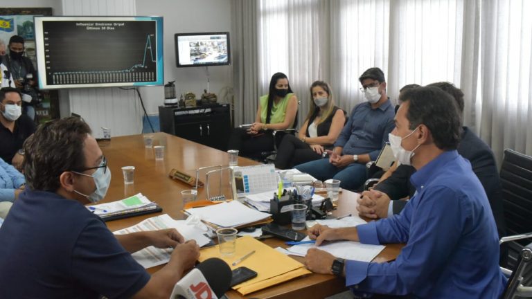 Reunião da prefeitura de Campo Grande sobre as tarifas de ônibus, água e esgoto e terminal rodoviário (Foto: Glenda Gabi/PMCG)