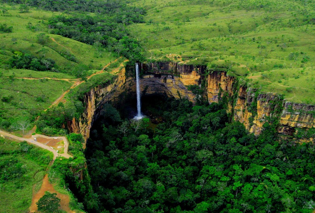 Cachoeira Véu de Noiva faz parte do Circuito das Cachoeiras
