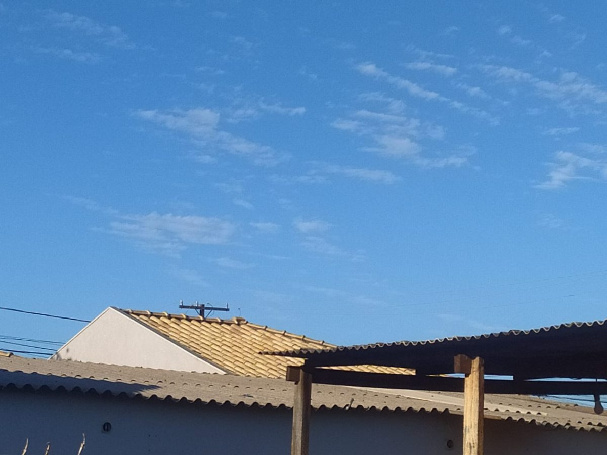Céu com poucas nuvens e predomínio de sol, neste domingo, na Capital; chuva pode chegar no período da tarde (Foto: Liniker Ribeiro)