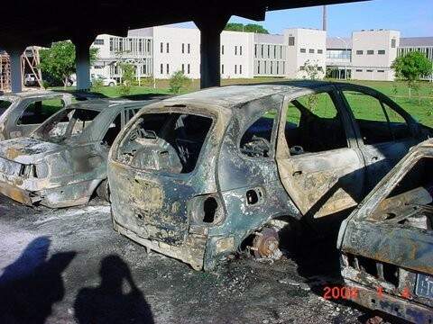carros incendiados em atentado contra o gaeco em 2004 divulgacao gaeco