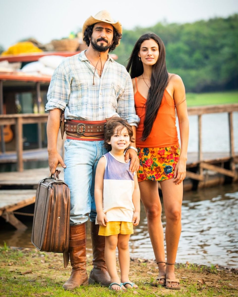 Renato Góes e Letícia Salles aparecem em foto como José Leôncio e Filó, casal da novela Pantanal (Foto: João Miguel Jr./Globo)